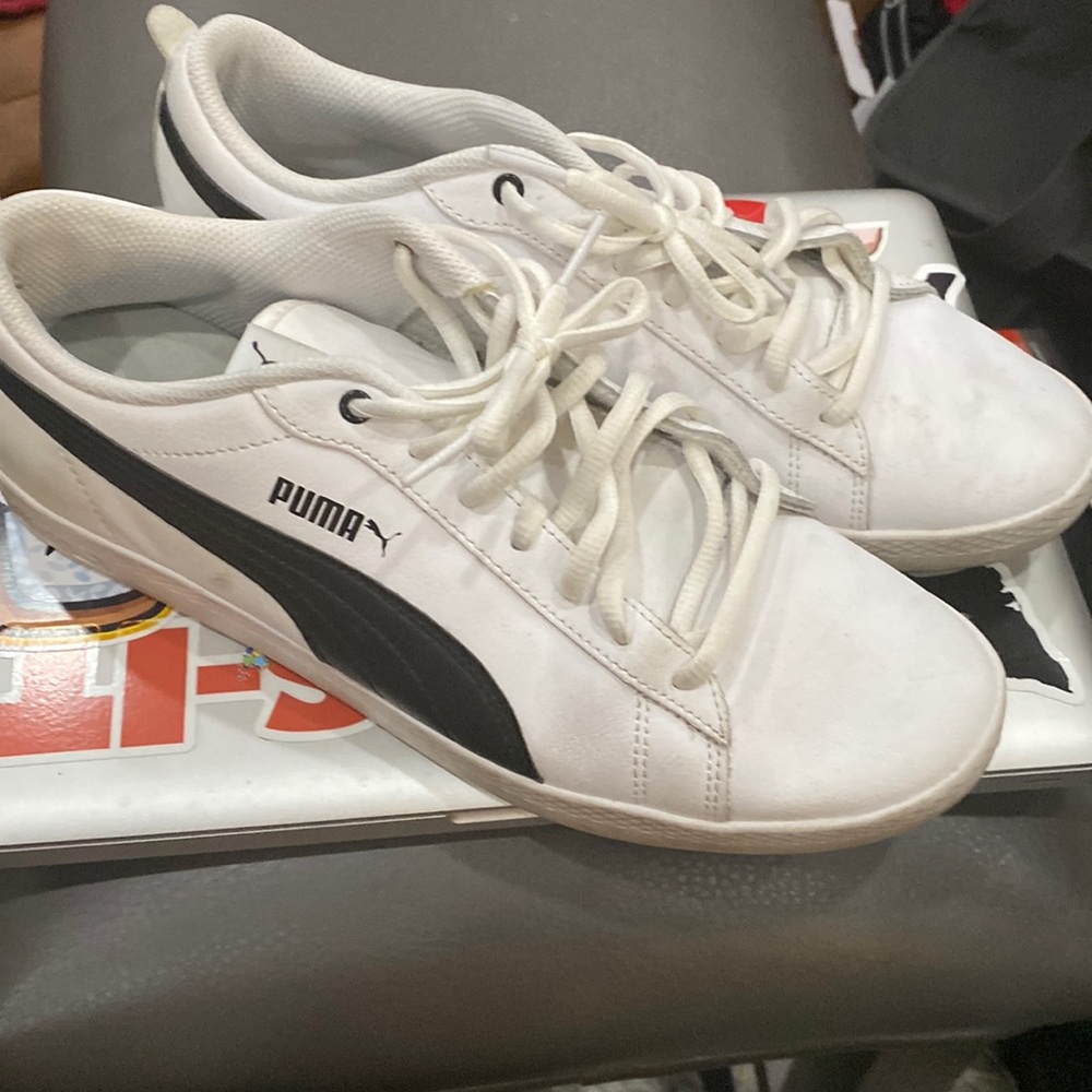 Puma - women’s size 10(US) - smash v2